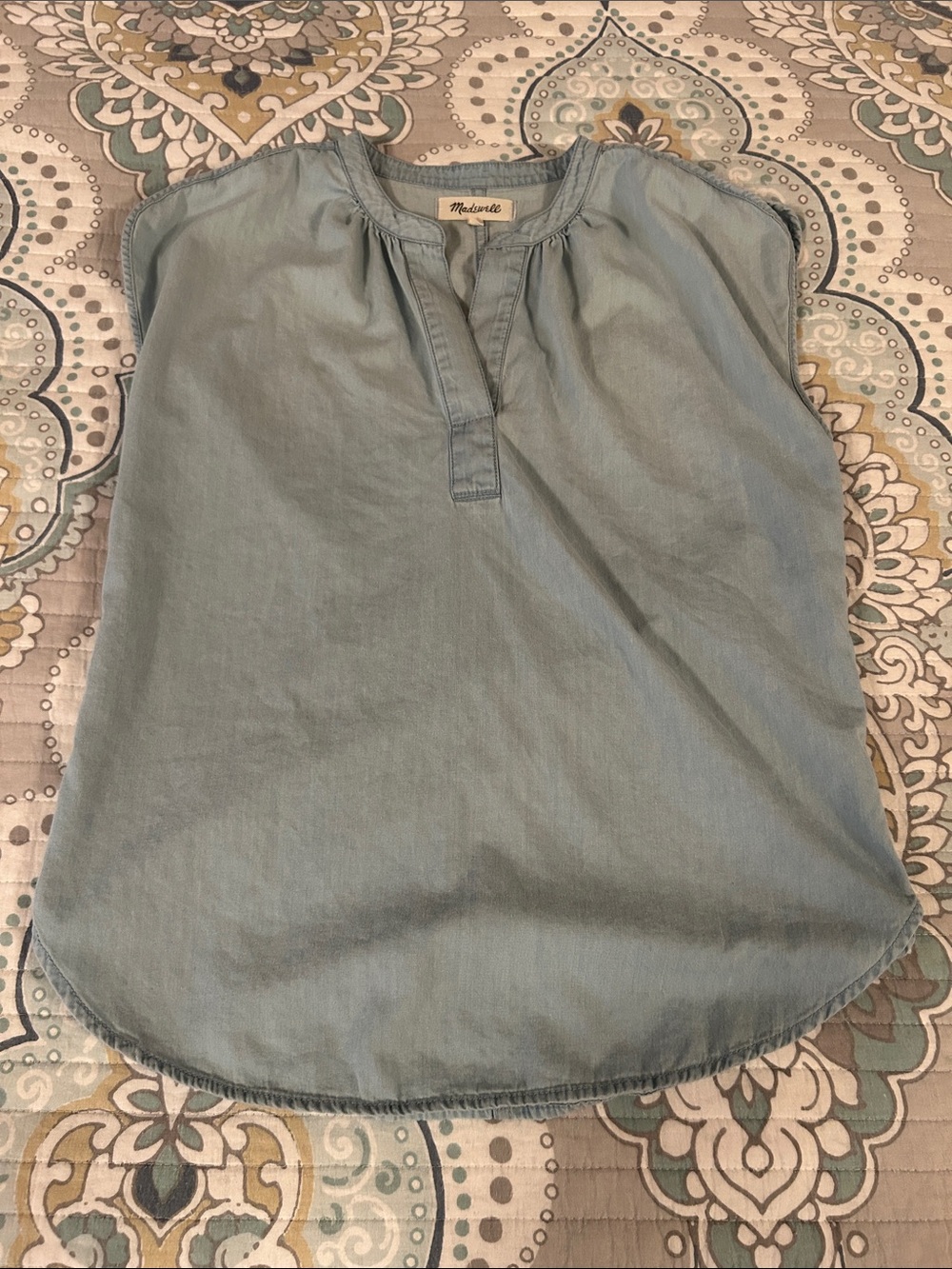 Madewell Soft Chambray Sleeveless Henley Top in Pale Blue